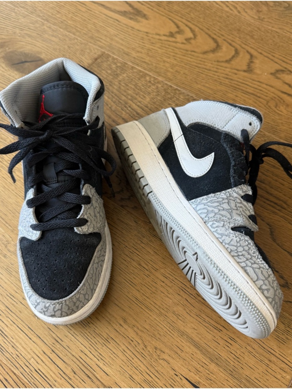 Air Jordan 1 Mid SE kids size 5 (unisex) - Picture 3 of 8